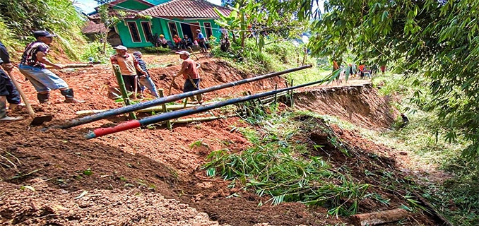 Longsor Cililin KBB Akses Darurat Dibuat Untuk 2 Desa Terisolasi