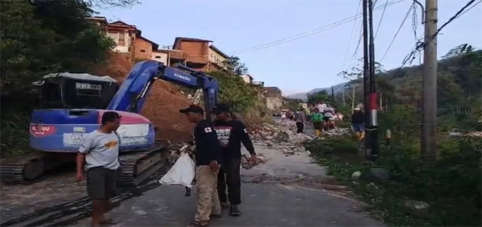 Longsor Terjang Tembok Tahan Tanah Mojokerto 1 Rumah Rusak