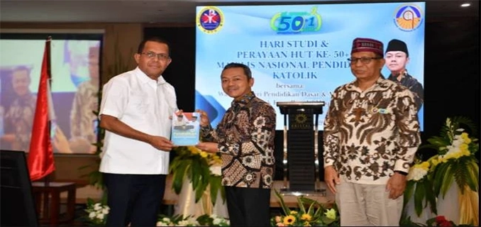 Pendidikan Penuh Kasih Pesan Wamen Fajar di HUT 50+1 MNPK