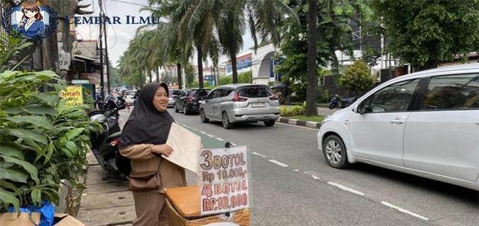 Cerita Dede Pedagang Tikar Musiman Ragunan Raup Rp 2 Juta