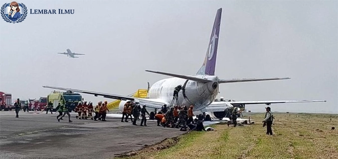 Pesawat Latih Tergelincir di Bandara Juanda Runway Ditutup