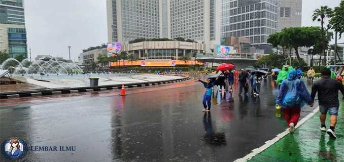 Warga Olahraga CFD HI Meski Hujan Keringatan Sekalian Basah