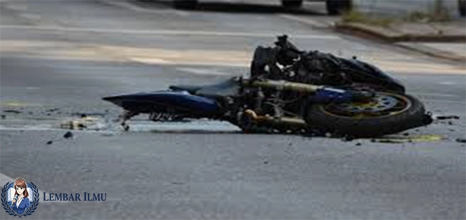 Pemotor Luka Berat Tabrak Hiace di Cileungsi